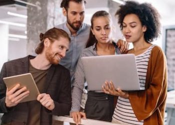 advertisements persuasive