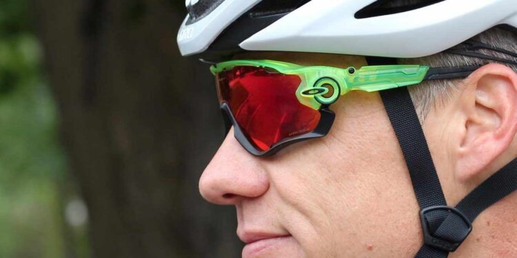 How Photochromic Cycling Glasses Can Improve Your Performance on the Road