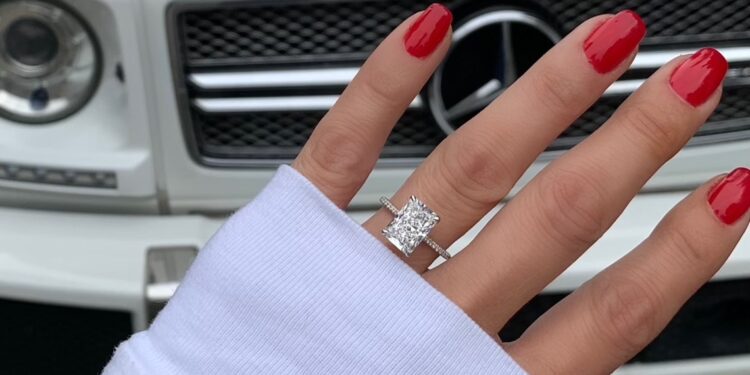 Choose a Radiant Cut Engagement Ring for These 4 Good Reasons