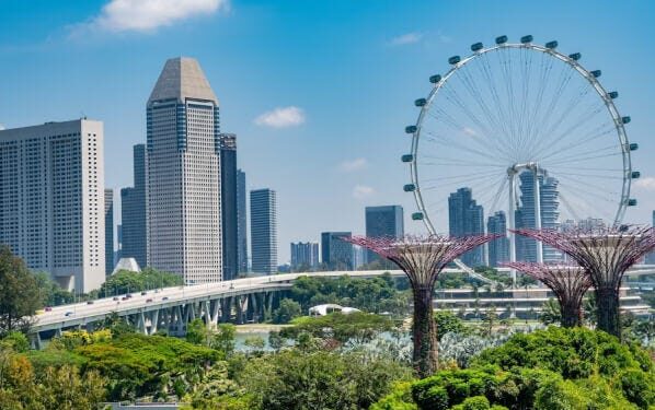 Dubai’s Skyline Gardens: Vertical Landscaping Marvels