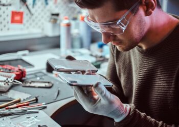 How Mobile Repair Shop Software Assists Business Growth