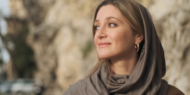 Holly Revord Life, Background & Wellness Contributions